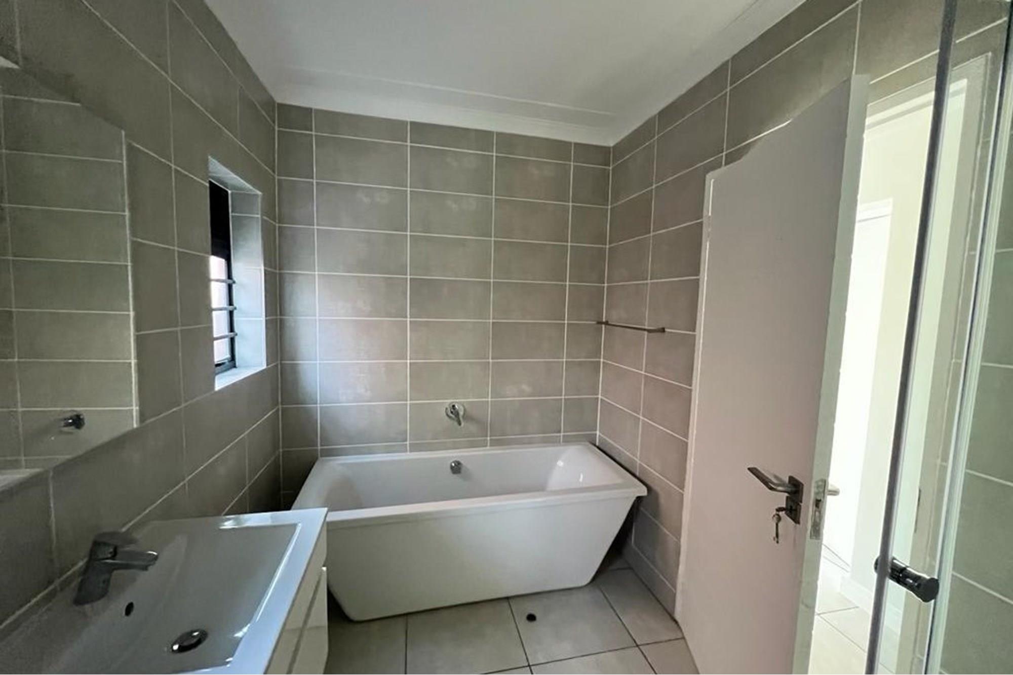 STUNNING 3 BEDROOM, 2 BATHROOM, GROUND FLOOR UNIT FOR SALE IN POPULAR LIFESTYLE ESTATE "THE BLYDE"