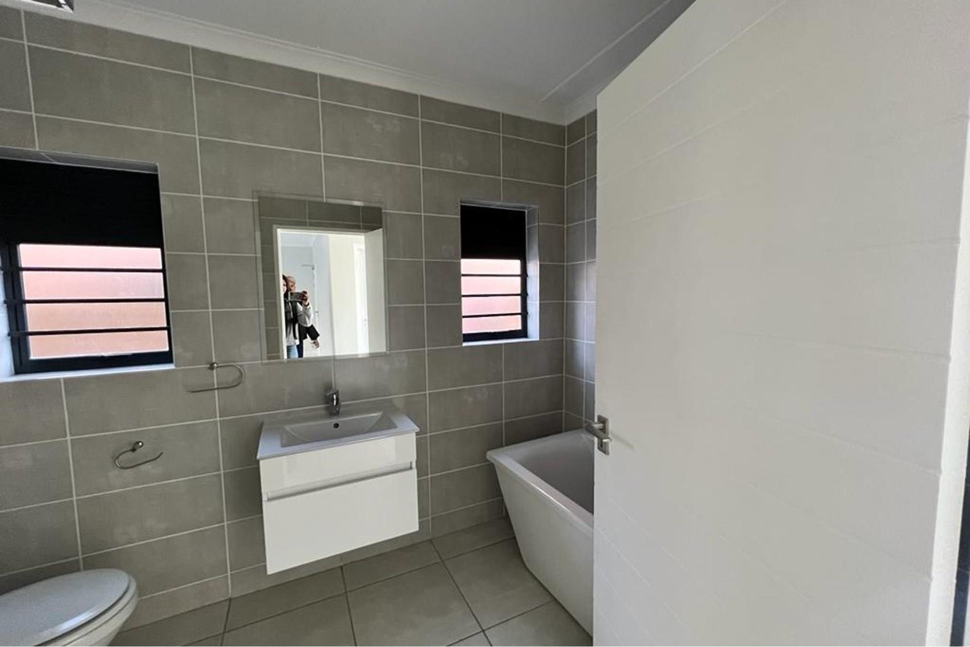 STUNNING 3 BEDROOM, 2 BATHROOM, GROUND FLOOR UNIT FOR SALE IN POPULAR LIFESTYLE ESTATE "THE BLYDE"