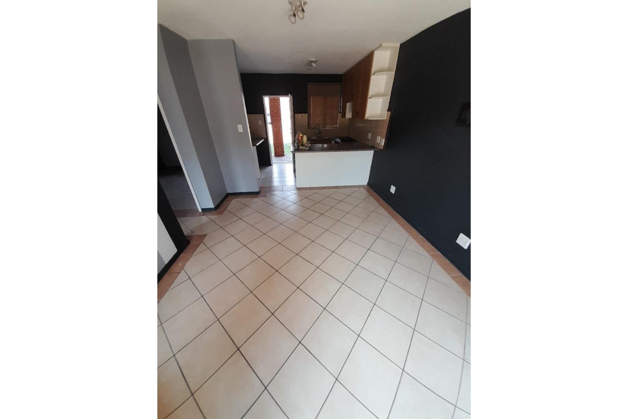 Midrand - 2 Bedroom Corner Stack Unit For Sale
