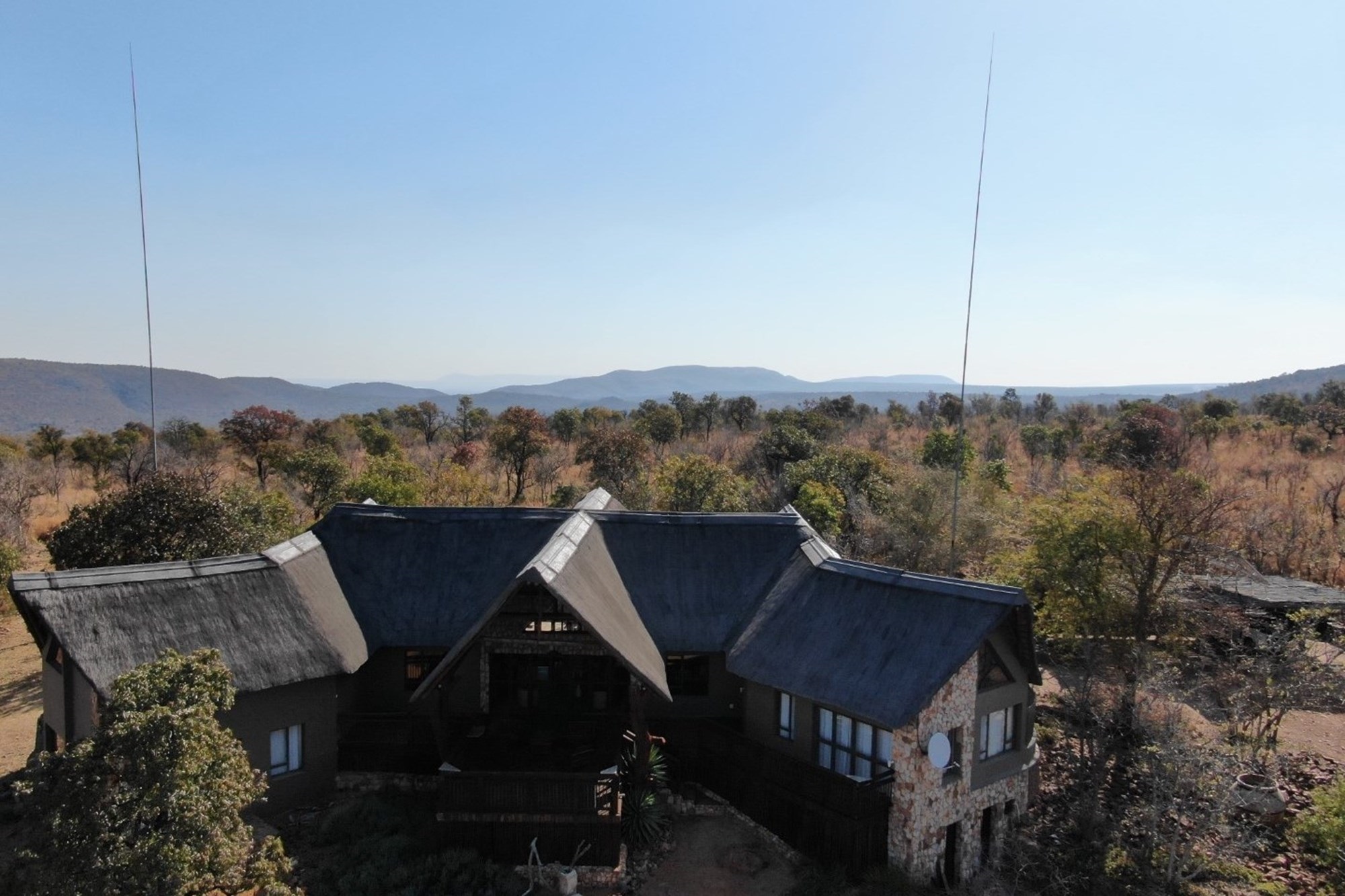 UNDER OFFER Charming 4-bedroom thatch home for Sale - Highlands Wilderness, Bela Bela