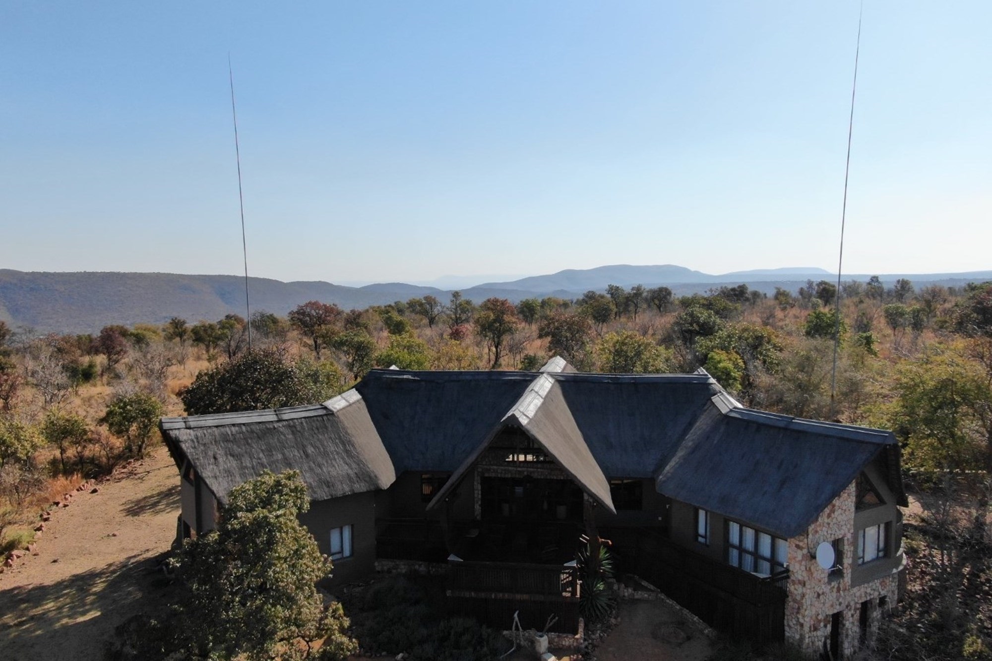UNDER OFFER Charming 4-bedroom thatch home for Sale - Highlands Wilderness, Bela Bela