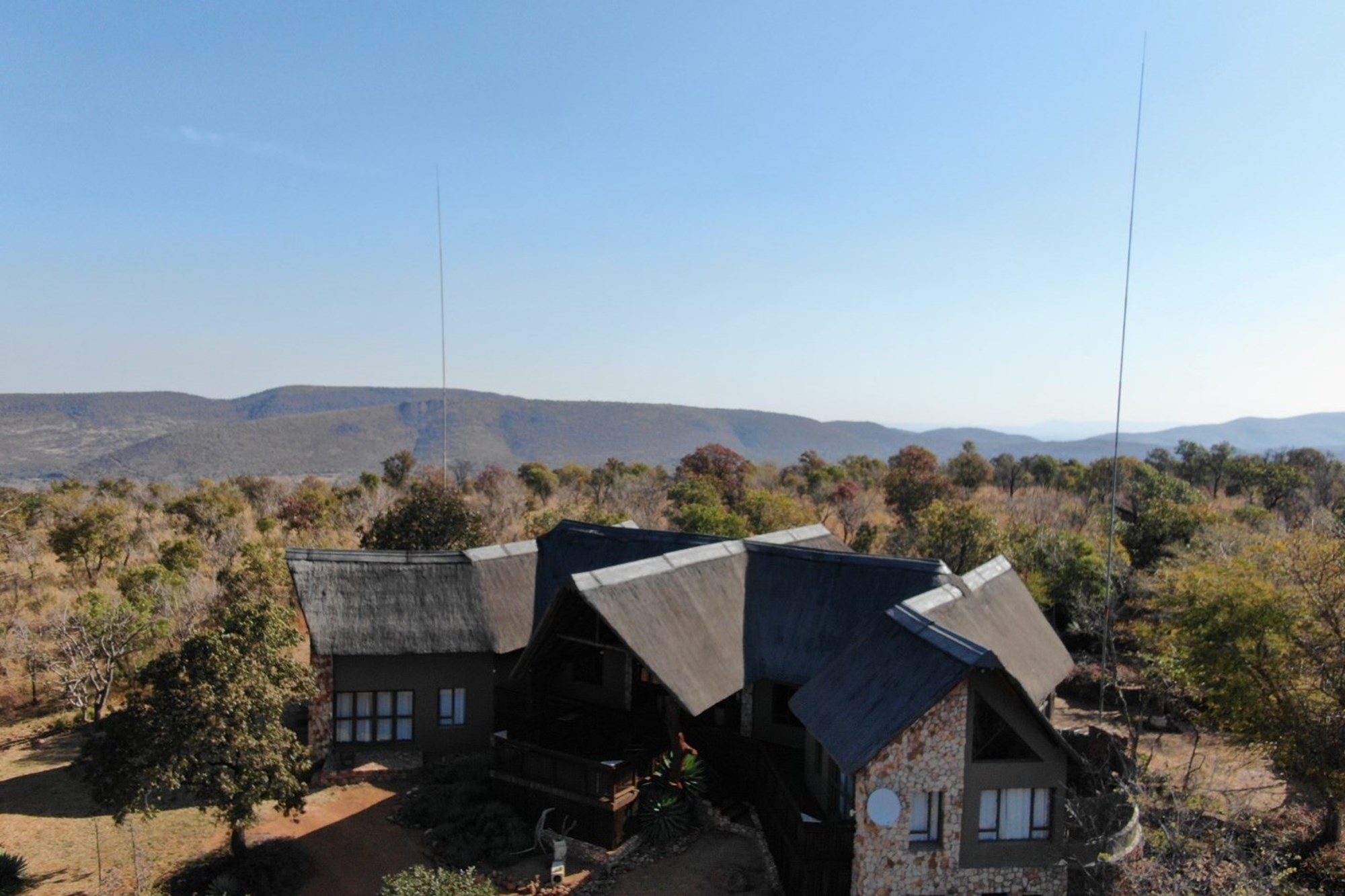 UNDER OFFER Charming 4-bedroom thatch home for Sale - Highlands Wilderness, Bela Bela