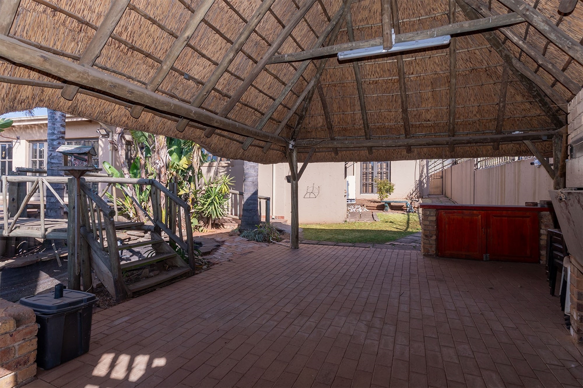 Stylish 4-Bedroom Family Haven with Luxury Entertainment and Modern Comforts