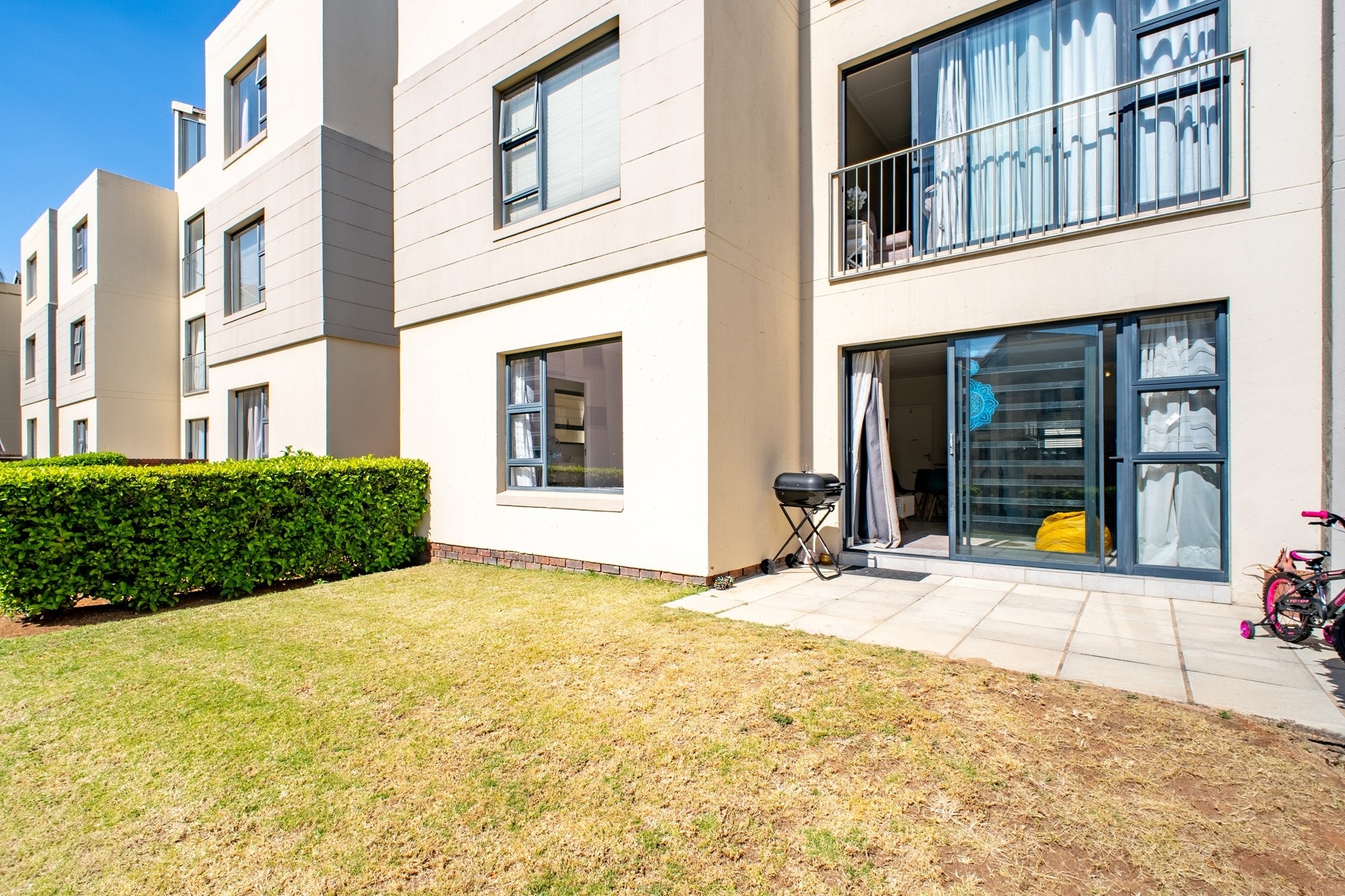 Spacious Ground Floor 2Bed Apartment with Garden and Flexible Office Space