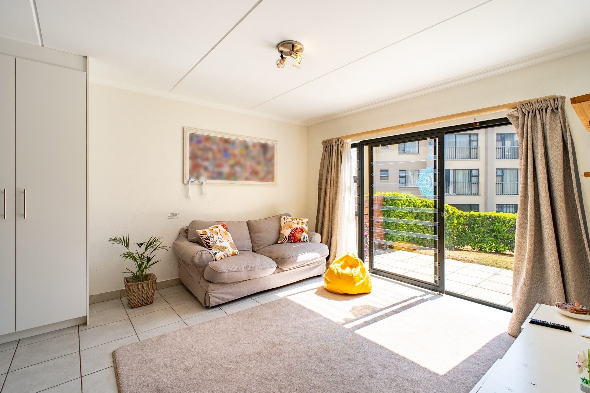 Spacious Ground Floor 2Bed Apartment with Garden and Flexible Office Space