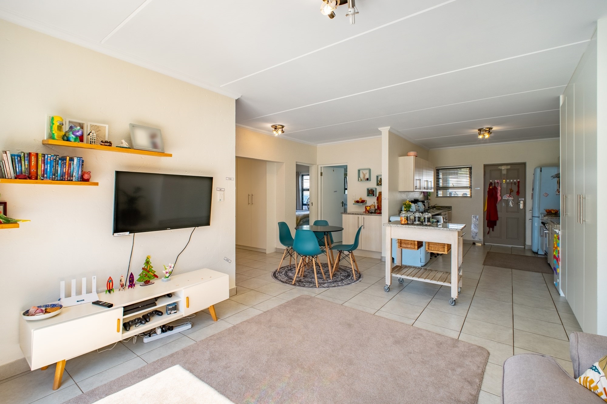 Spacious Ground Floor 2Bed Apartment with Garden and Flexible Office Space
