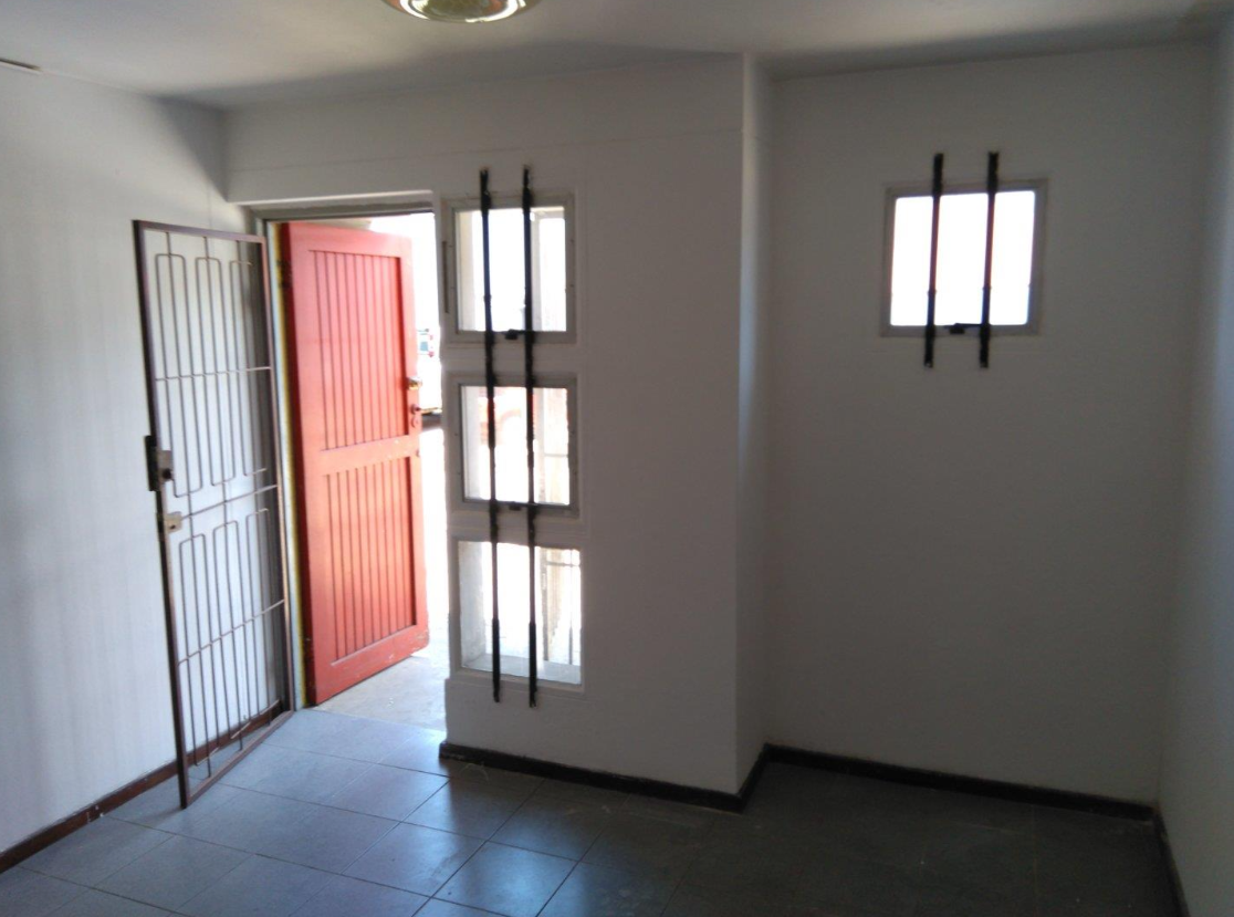 Warehouse to let in Springfield Park.