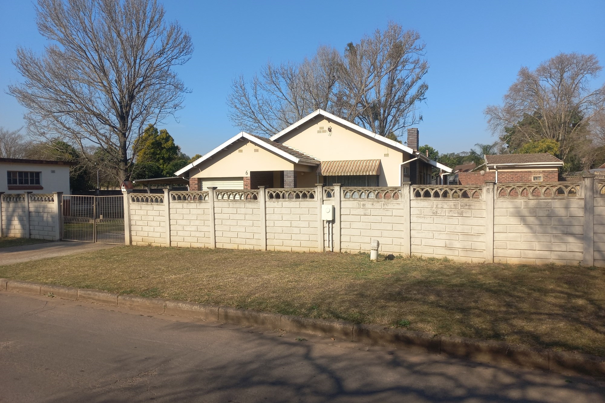 SCOTTSVILLE FAMILY HOUE OR CHANGE IT TO STUDENT ACCOMMODATION