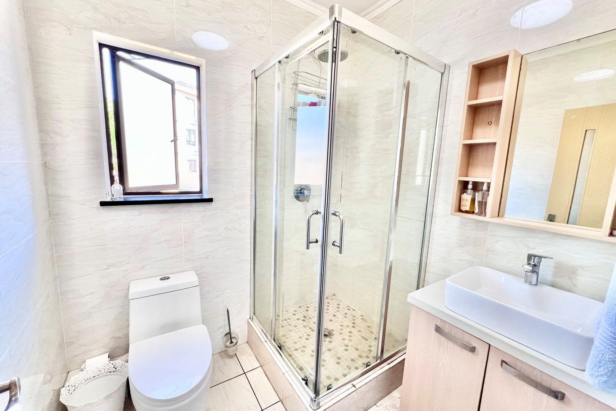 Modern Two-Bed, Two-Bath Apartment in Secure Complex