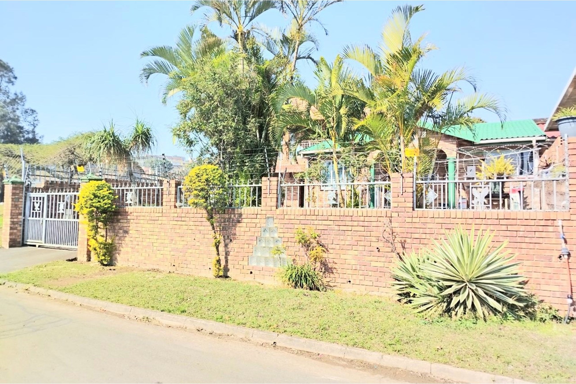 3 PROPERTIES FOR THE PRICE OF ONE! Modern Corner Simplex for Sale in Rydalvale Phoenix