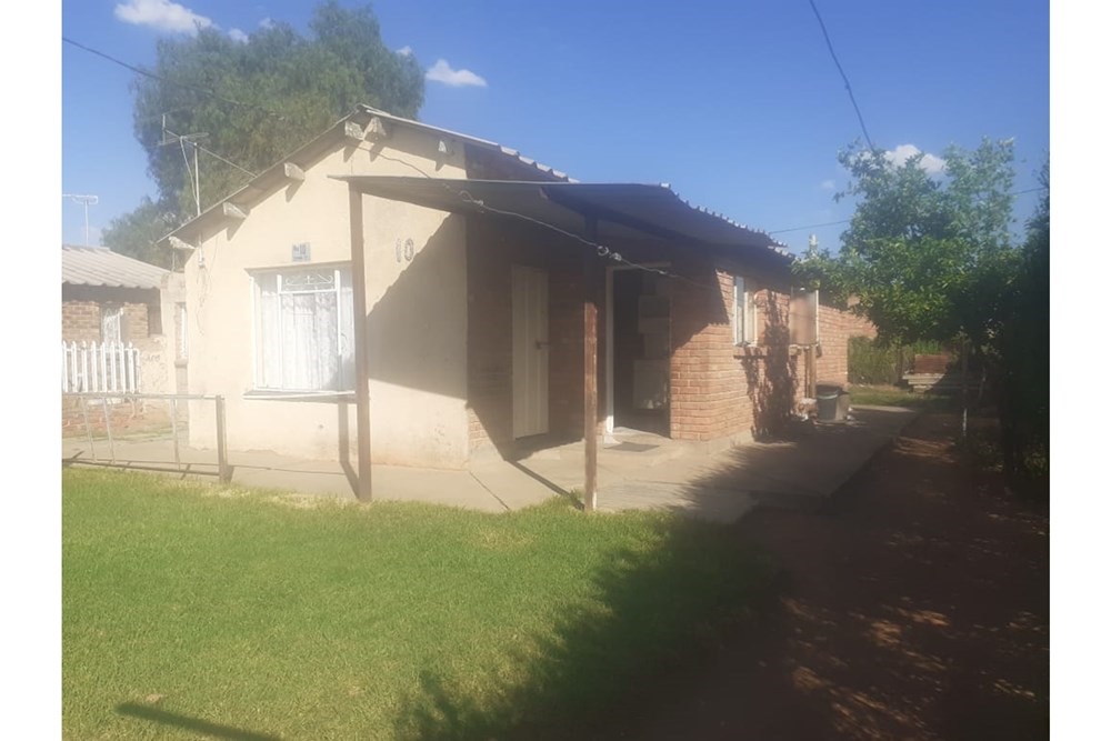 House for sale in Roodepan, Kimberley, 338 m²