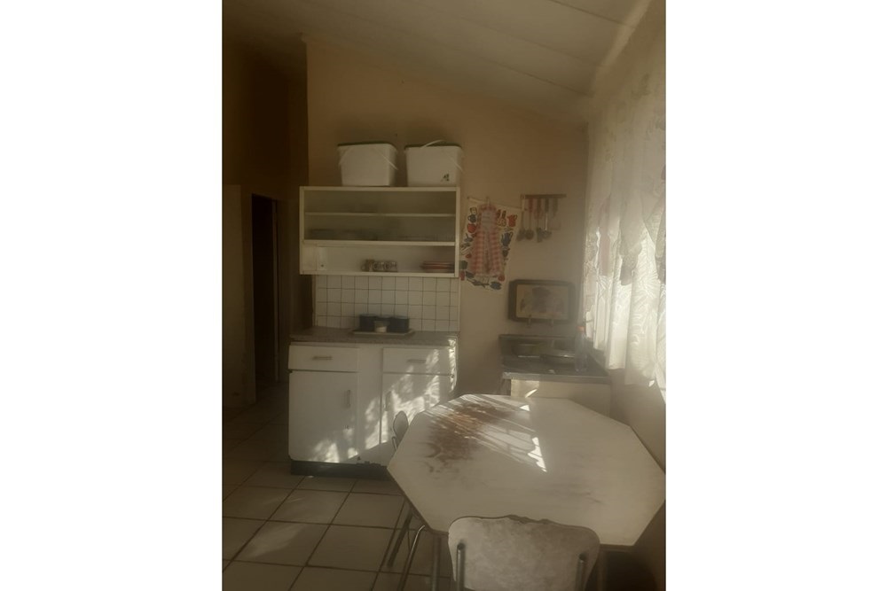 House for sale in Roodepan, Kimberley, 338 m²