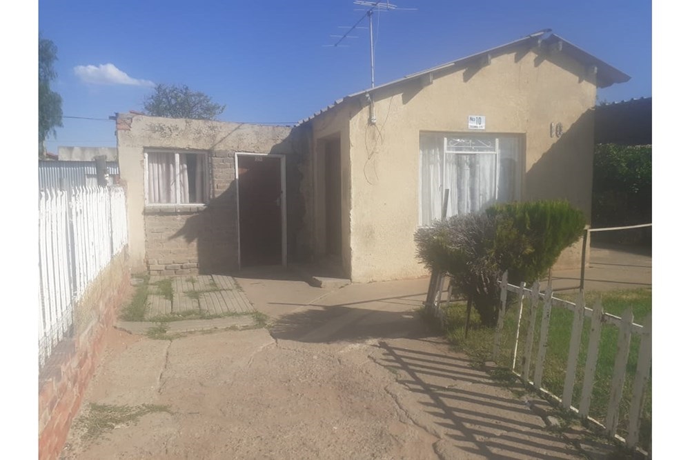 House for sale in Roodepan, Kimberley, 338 m²