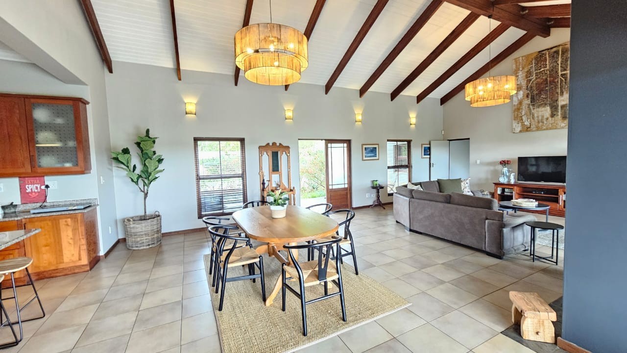 Intaba Ridge secure Eco estate - make this you new address. Beautiful family home with flatlet! 4