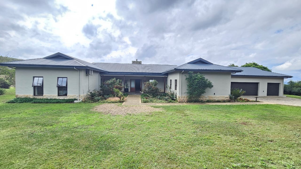 Intaba Ridge secure Eco estate - make this you new address. Beautiful family home with flatlet!