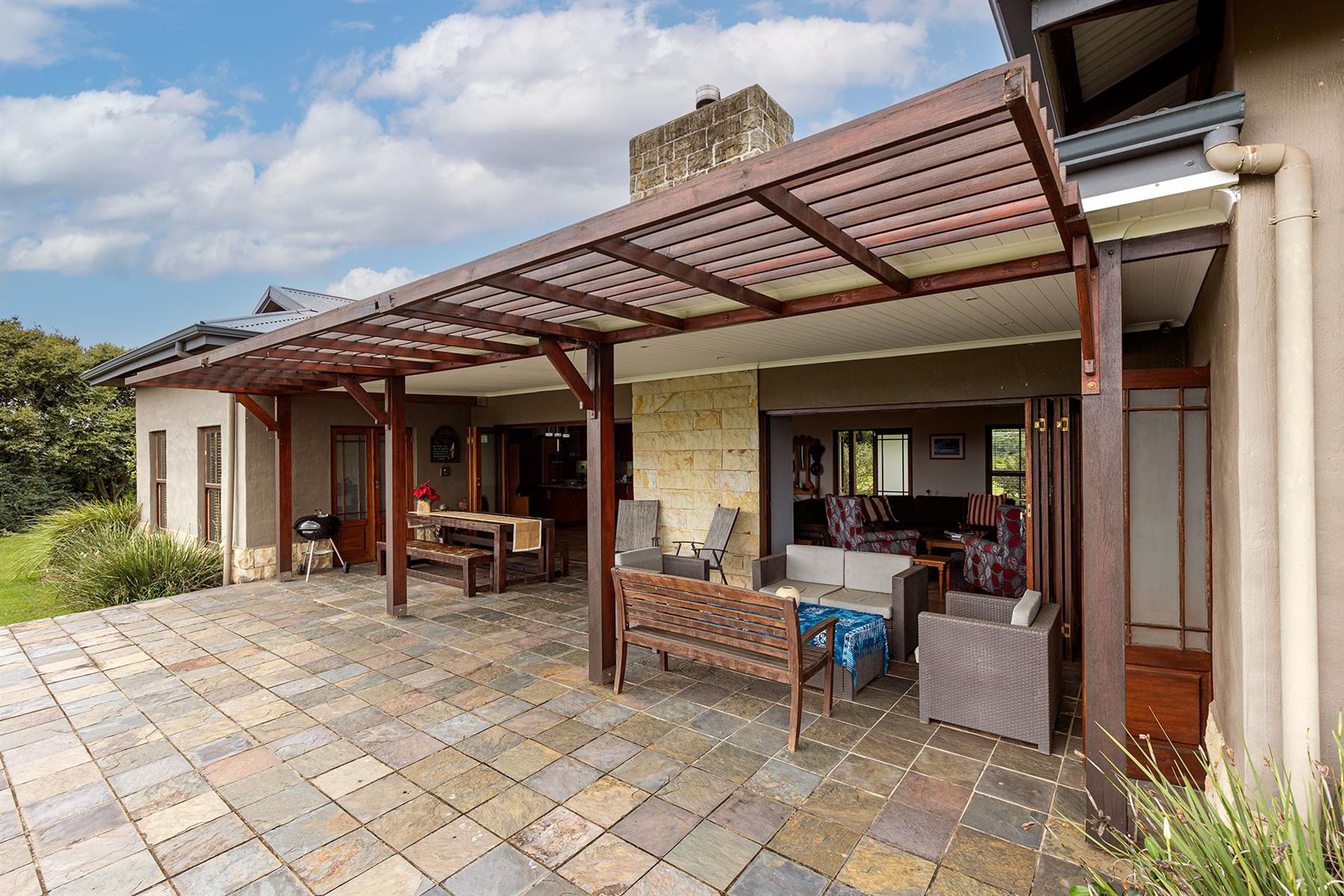 Intaba Ridge secure Eco estate - make this you new address. Beautiful family home with flatlet! 5