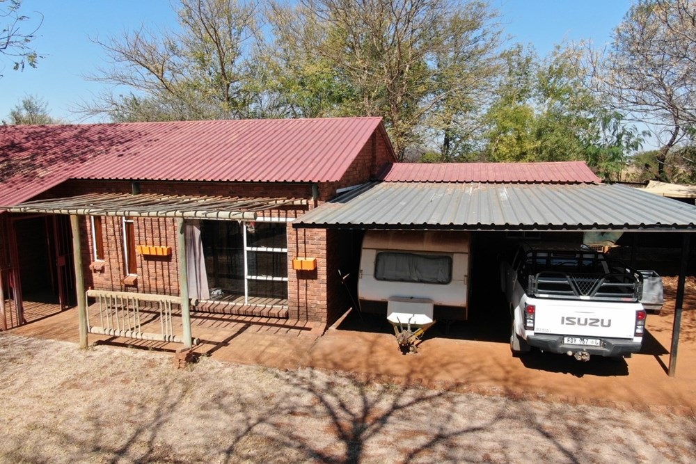 Lifestyle Smallholding, 1 hectare with 4 bedroom house for Sale in Bela Bela