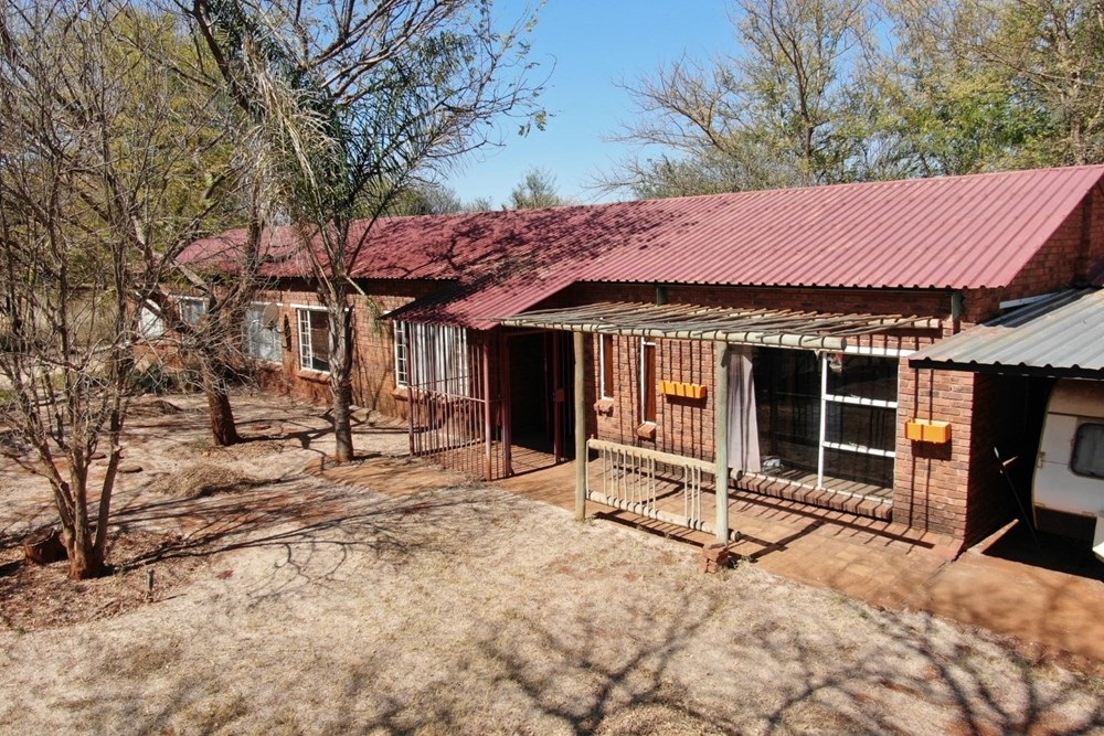 Lifestyle Smallholding, 1 hectare with 4 bedroom house for Sale in Bela Bela