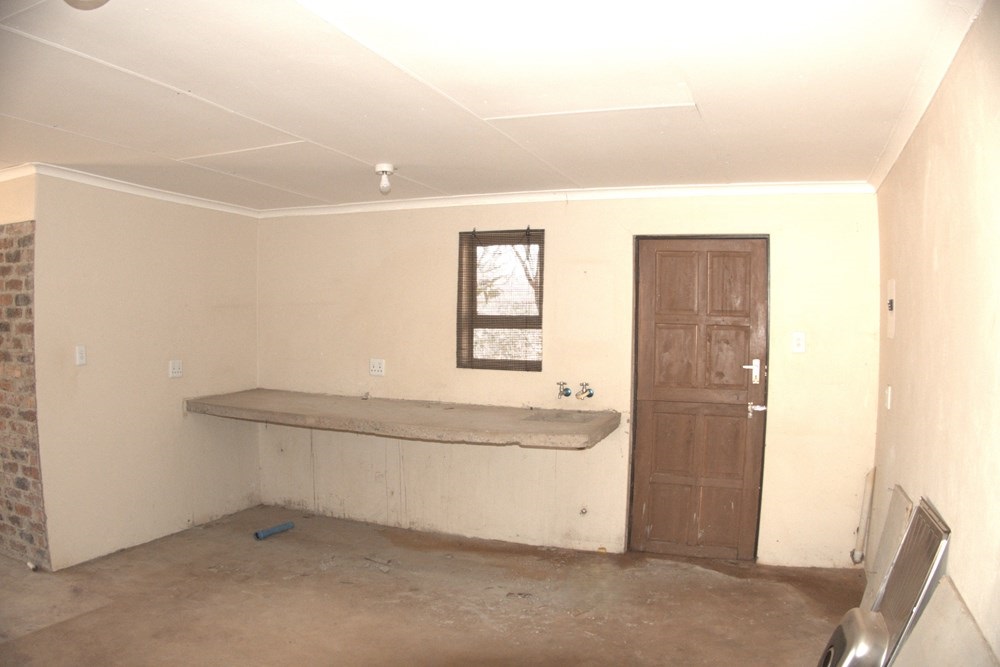 Lifestyle Smallholding, 1 hectare with 4 bedroom house for Sale in Bela Bela