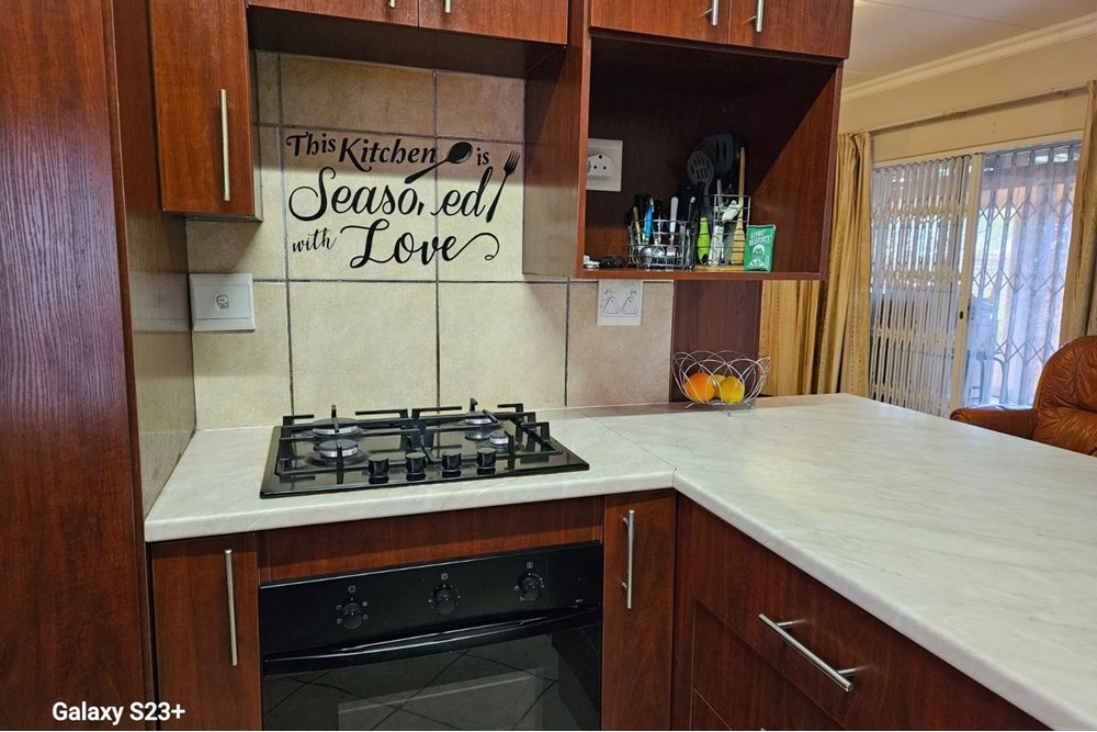 Duplex For Sale in Willow Acres, Pretoria