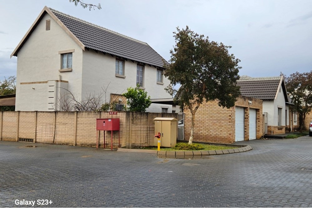 Duplex For Sale in Willow Acres, Pretoria