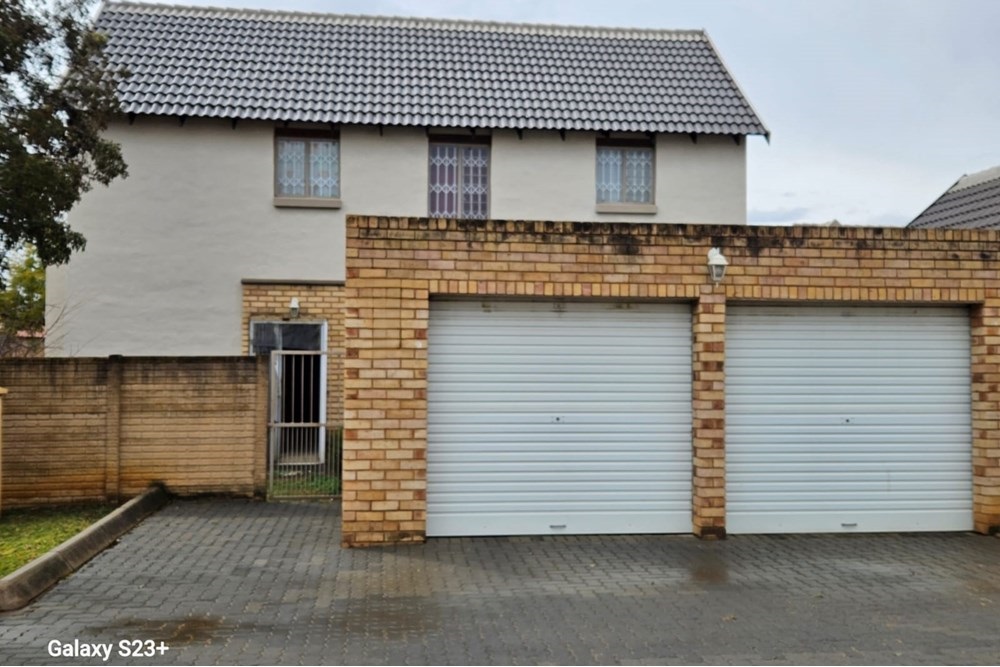 Duplex For Sale in Willow Acres, Pretoria