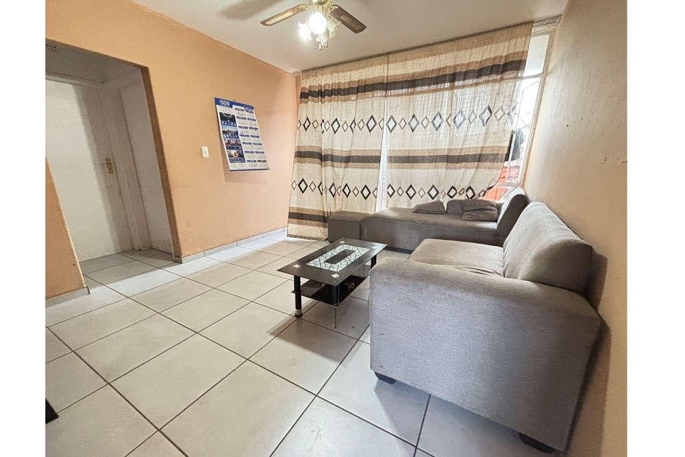 Apartment For Sale in Vanderbijlpark Central, Vanderbijlpark