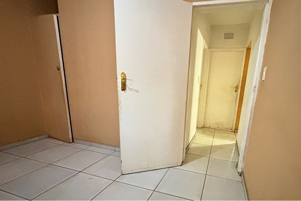 Apartment For Sale in Vanderbijlpark Central, Vanderbijlpark
