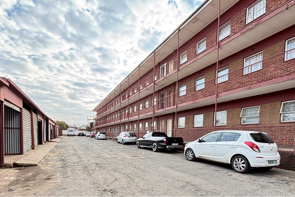 Apartment For Sale in Vanderbijlpark Central, Vanderbijlpark