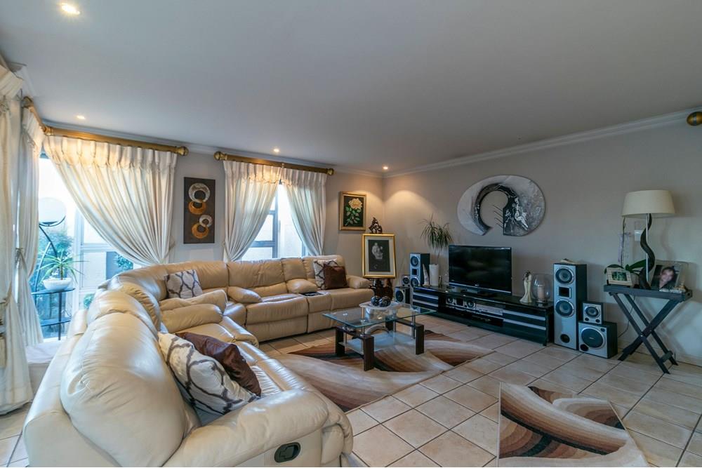 Sophisticated Family Living in an Exclusive Secure Estate
