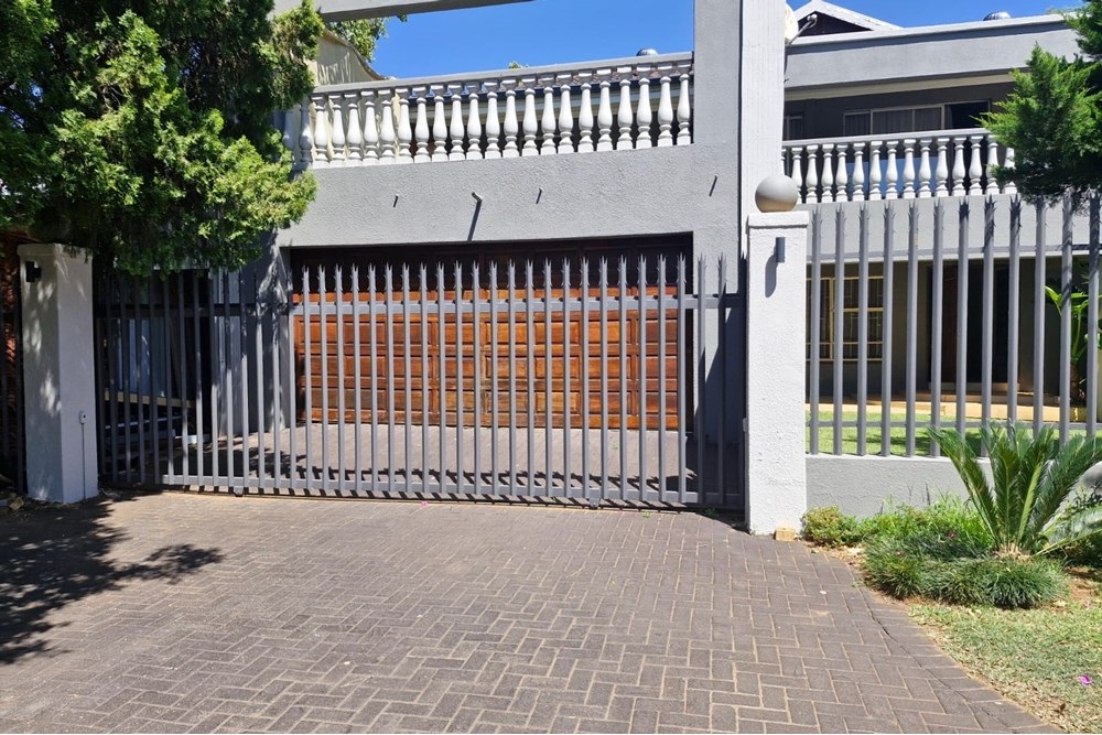 House For Sale in Doringkruin, Klerksdorp, North West
