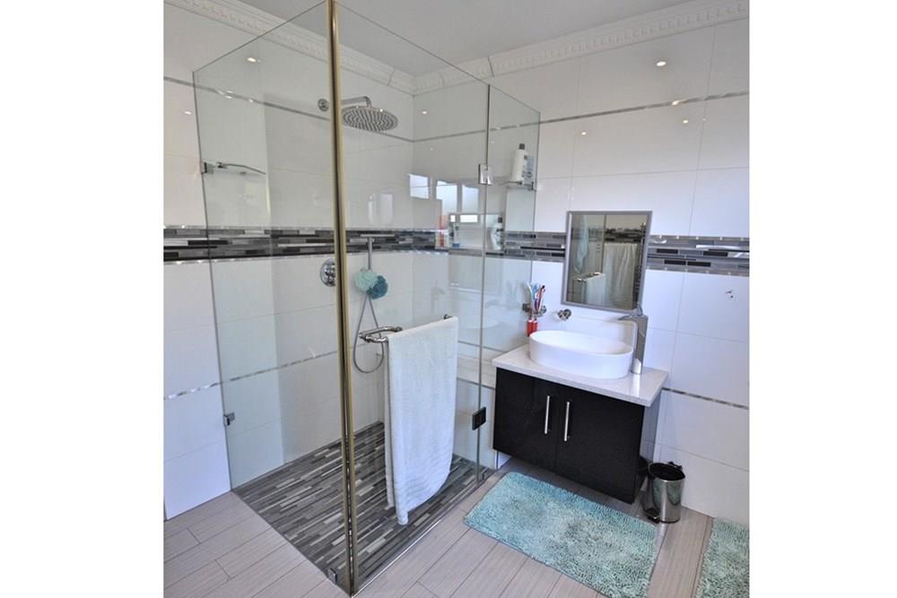 Stylish and modern house For Sale in Vanderbijlpark SW, Vanderbijlpark
