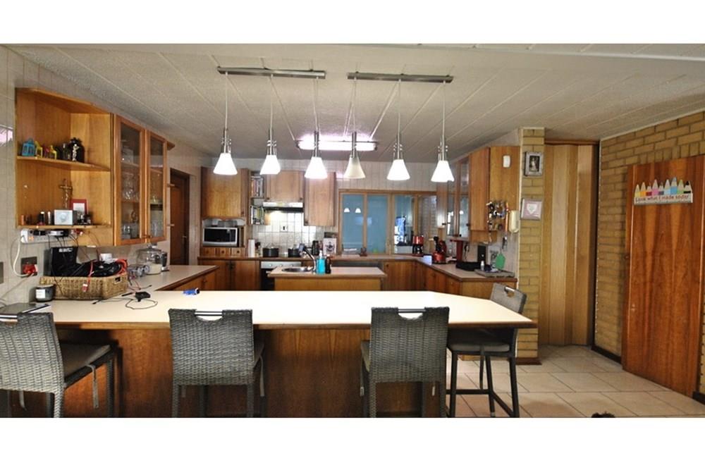 Stylish and modern house For Sale in Vanderbijlpark SW, Vanderbijlpark