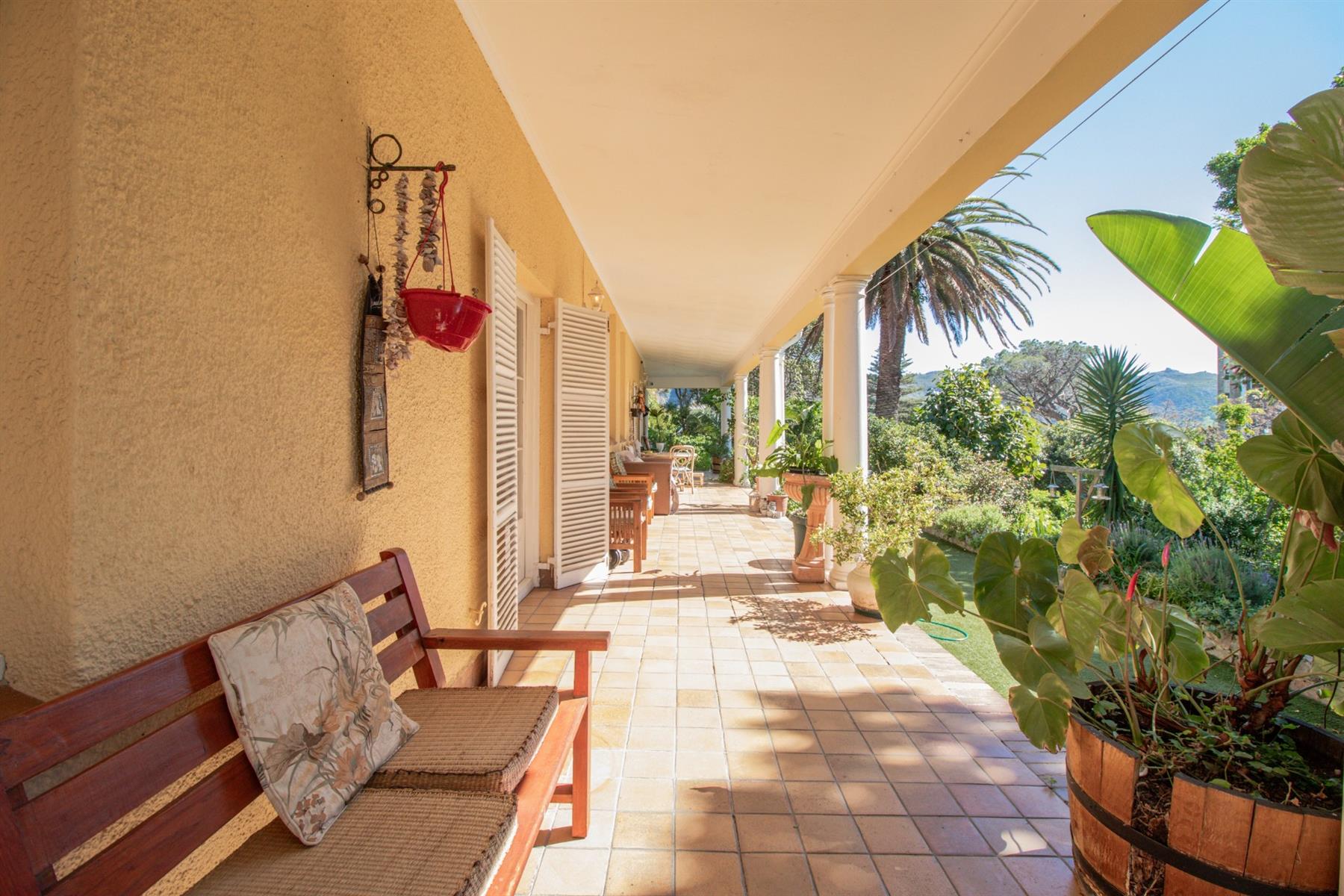 House For Sale in Simons Town