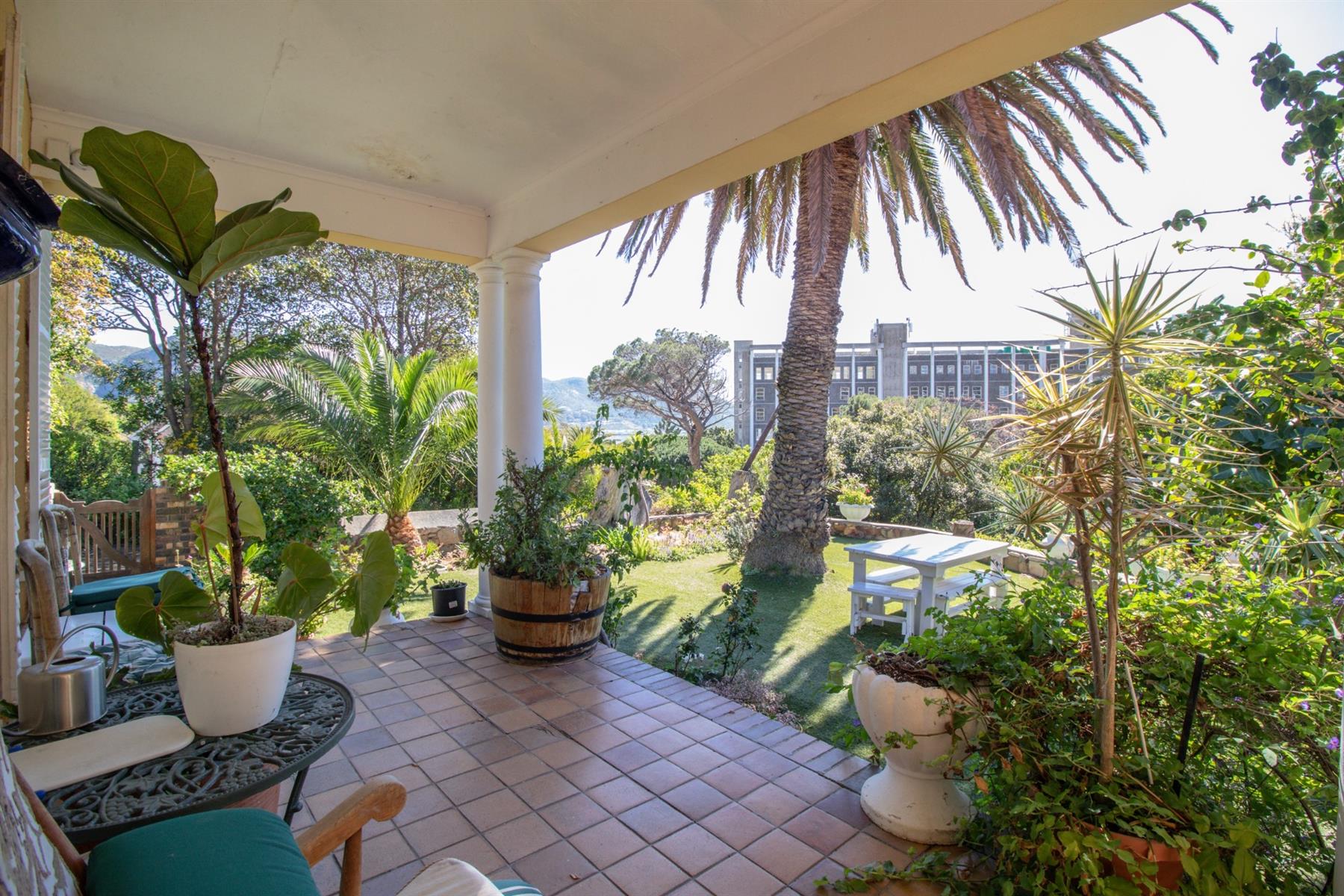 House For Sale in Simons Town