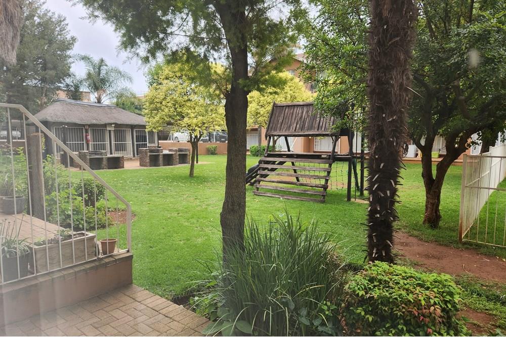 Townhouse For Sale in Florida, Roodepoort