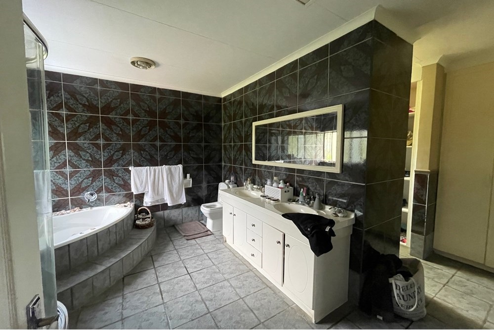 Smallholding For Sale in with 4 dwellings, White River