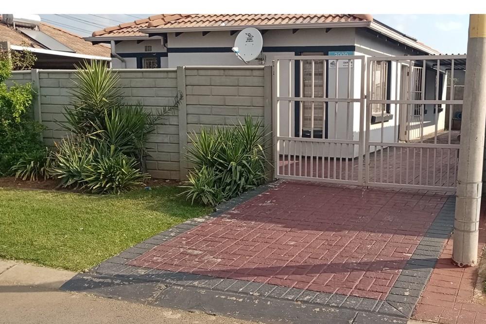 House For Sale in Leopard's Rest Security Estate, Albertsdal, Alberton