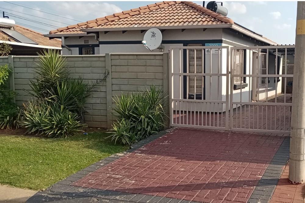 House For Sale in Leopard's Rest Security Estate, Albertsdal, Alberton