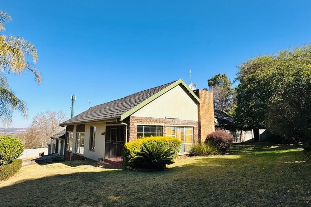 Family Home For Sale in Signal Hill, Newcastle, KwaZulu Natal