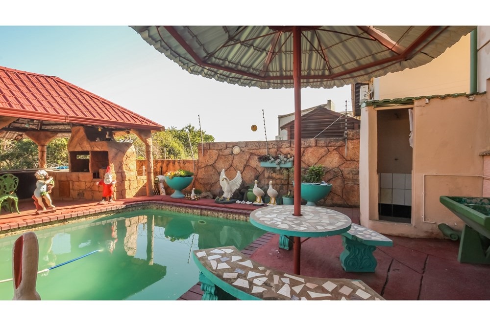 7 Beds 7 Baths House For Sale in Burlington Heights, Chatsworth, KwaZulu Natal