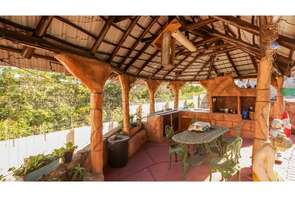 7 Beds 7 Baths House For Sale in Burlington Heights, Chatsworth, KwaZulu Natal