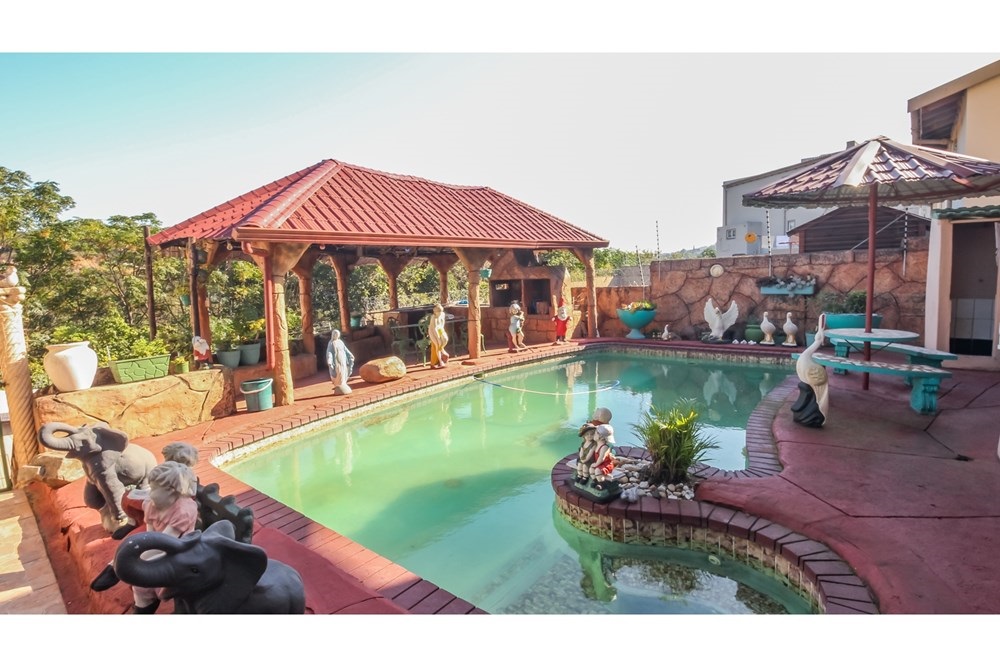 7 Beds 7 Baths House For Sale in Burlington Heights, Chatsworth, KwaZulu Natal