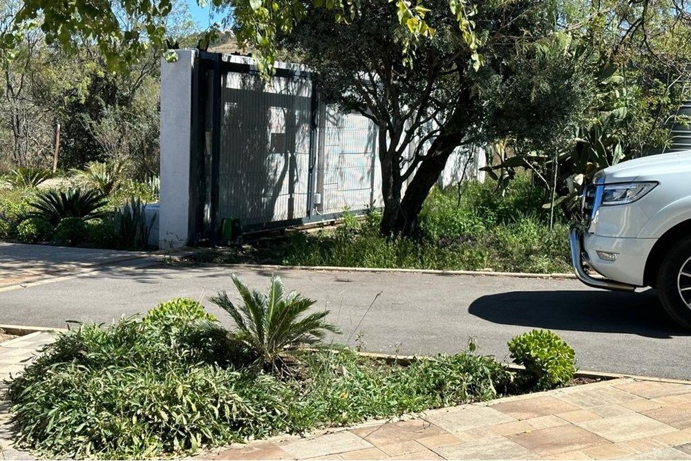 Exceptional 10-Hectare Kalkheuwel Farm with Established Bed and Breakfast Income Potential