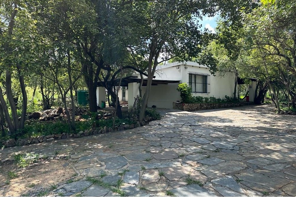 Exceptional 10-Hectare Kalkheuwel Farm with Established Bed and Breakfast Income Potential
