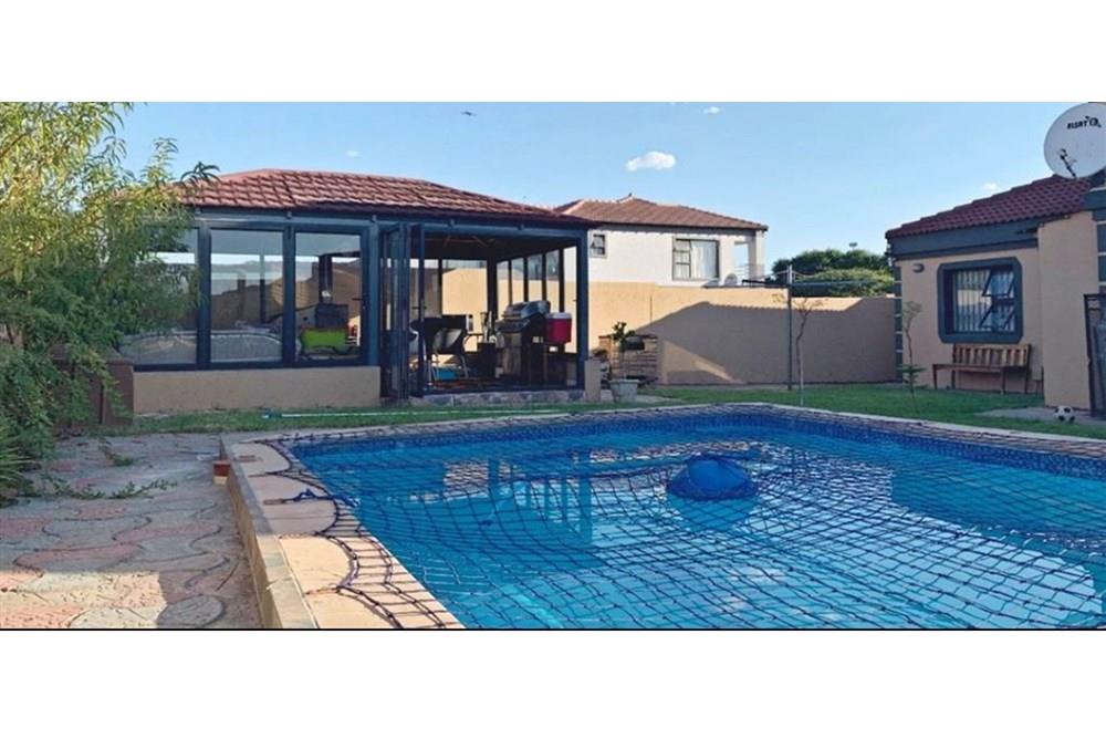 Apartment For Sale in Brits Central, Brits, North West