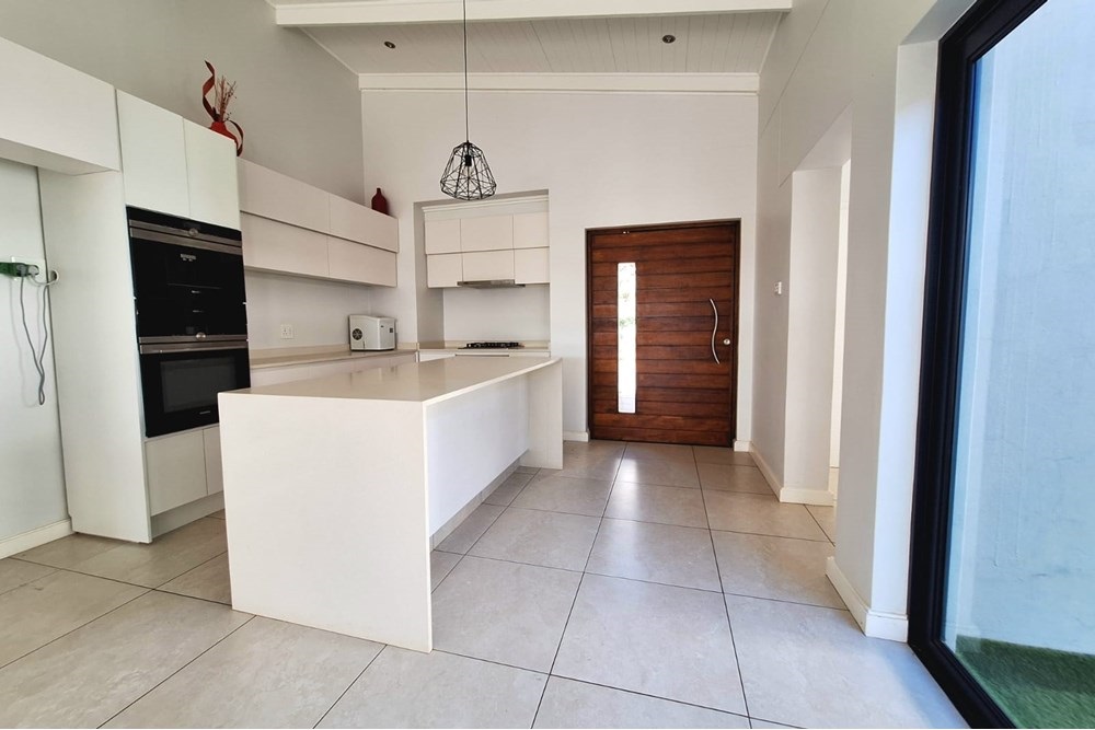 Apartment To Rent in Shakas Rock, Ballito, KwaZulu Natal