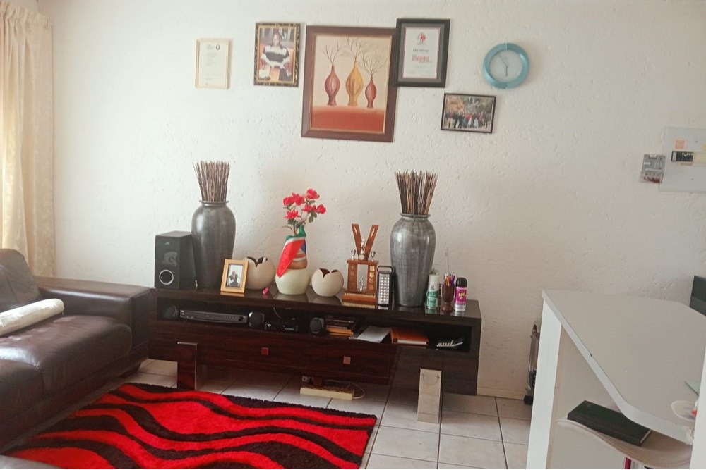 Apartment For Sale in Allen's Nek, Roodepoort