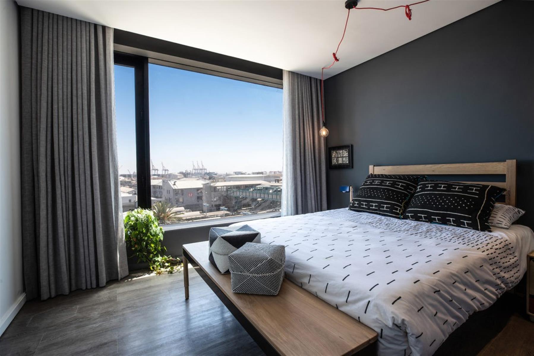 Apartment for rent in Woodstock, Cape Town, 64 m²