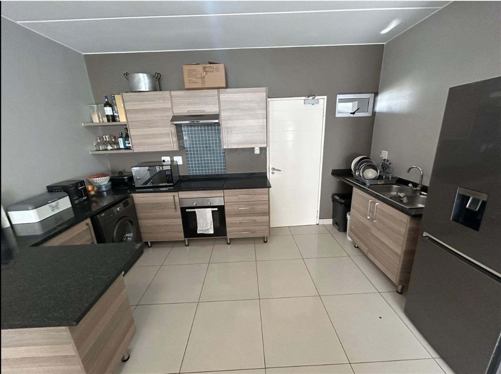 Mordern 2 bed,2 bath Apartment in a Prestigious Complex